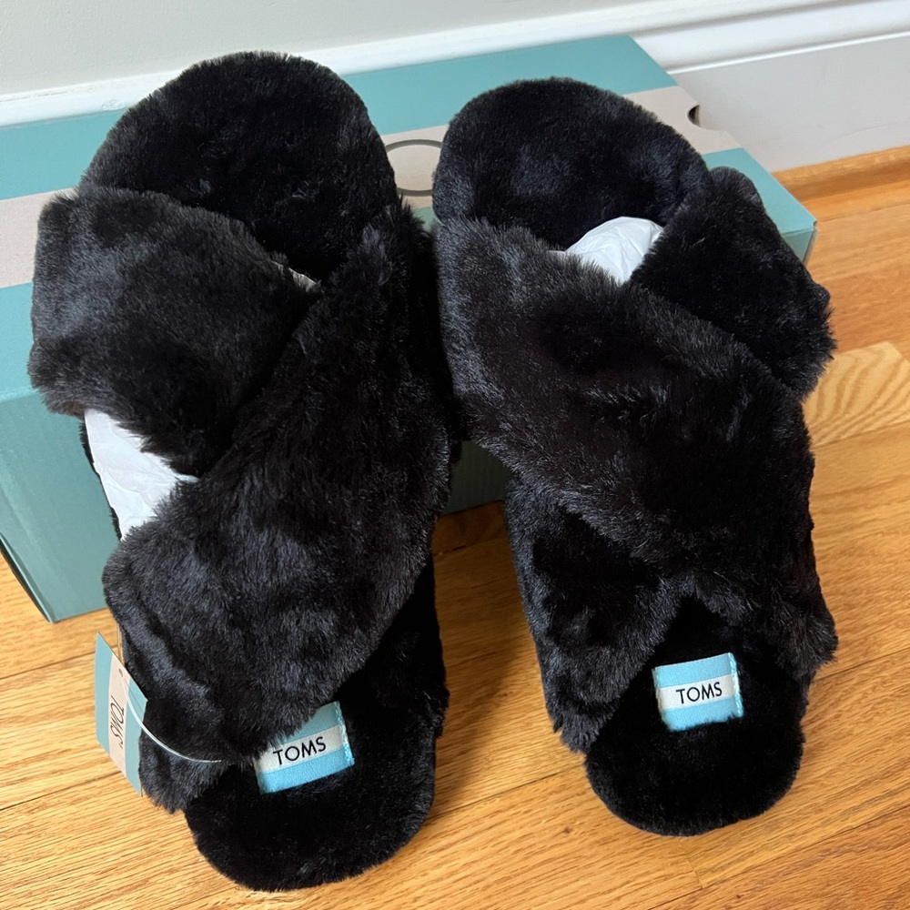 Toms slippers (new)